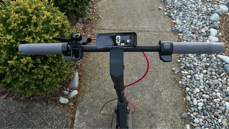 Navee S40 Electric Scooter - photo 4