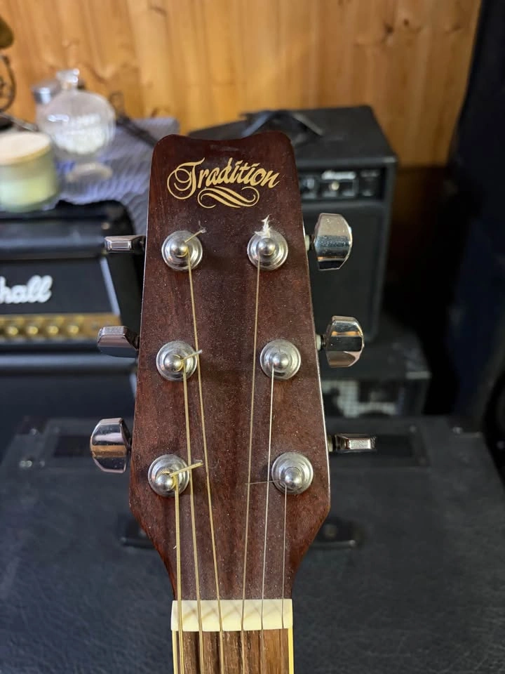 Tradition Acoustic Guitar - photo 2