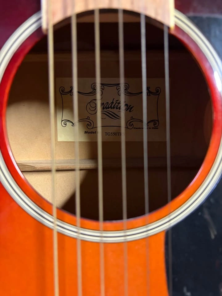 Tradition Acoustic Guitar - photo 3