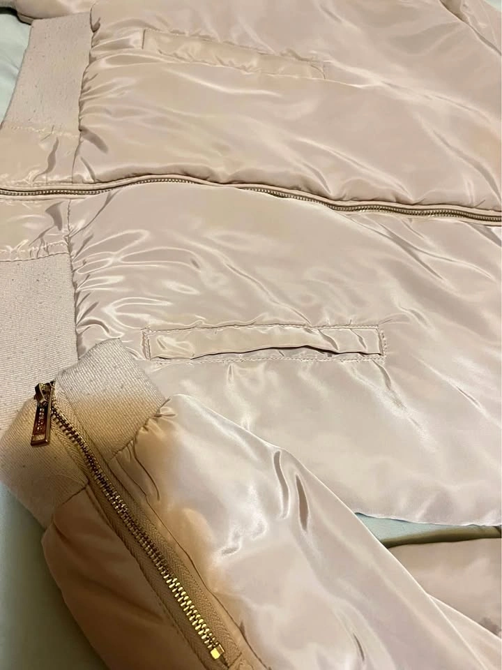 GUESS Puffer Jacket – Size M – Color Cream - Excellent condition