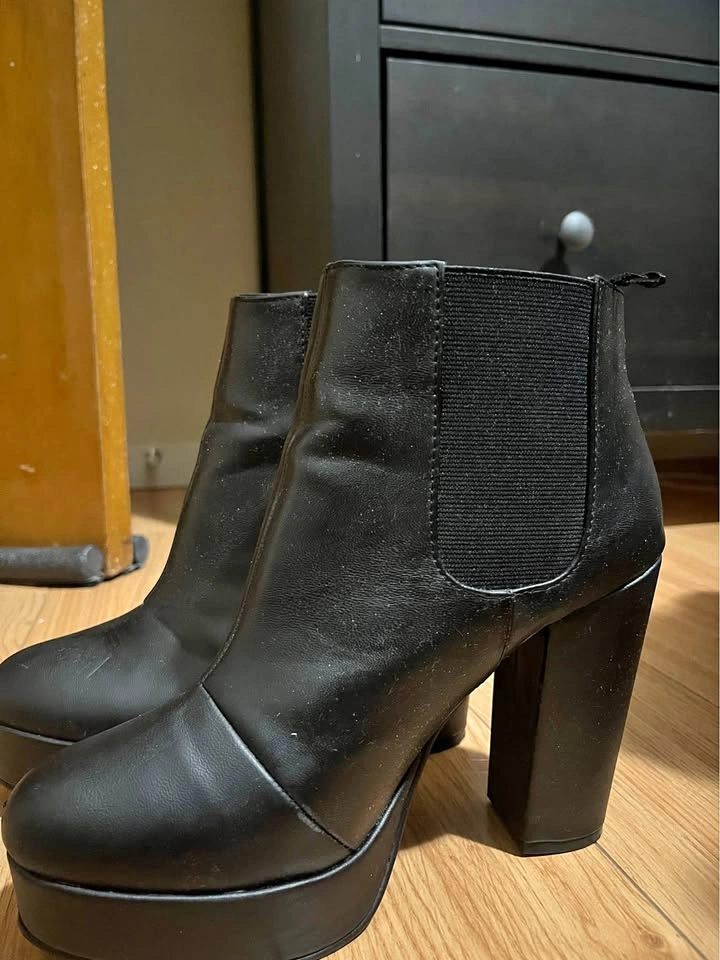 Black H&M Heeled Boots – Size 8 – Excellent Condition