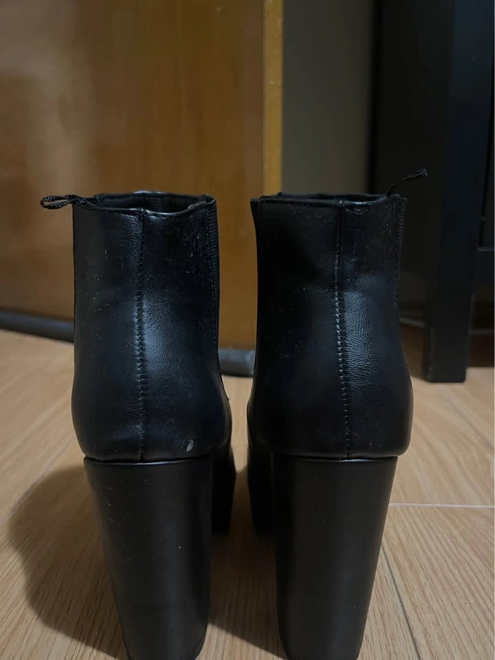 Black H&M Heeled Boots – Size 8 – Excellent Condition - photo 2