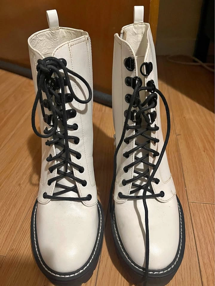 White High Heel Boots – Size 8 – Excellent Condition