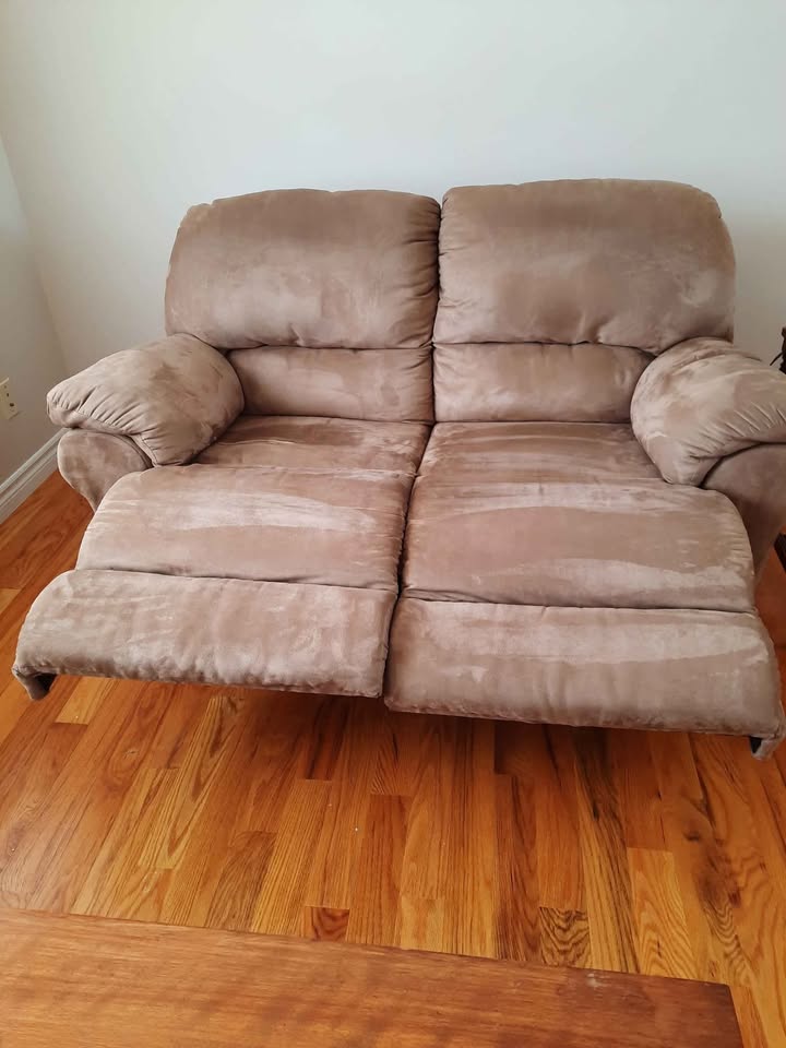 Couch - photo 3