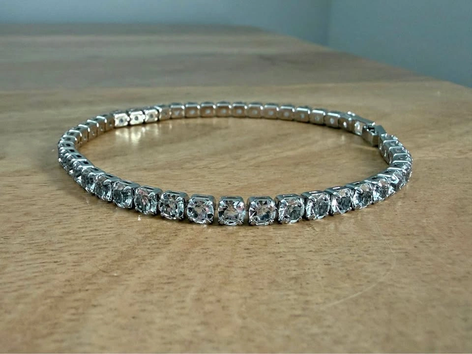 Elegant Tennis Bracelet – Silver Tone, Clear Stones (21cm)