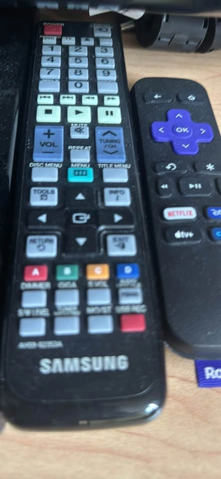 Samsung TV with Roku - photo 2