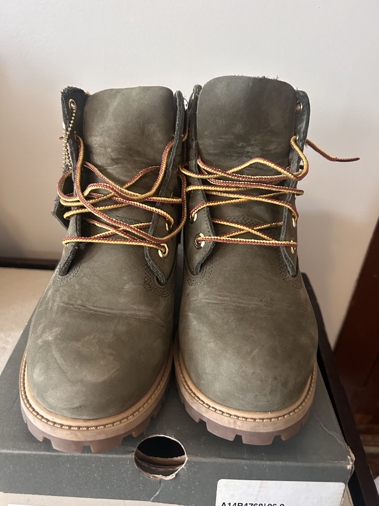 Olive Timberland Boots - Sz 6 - photo 4