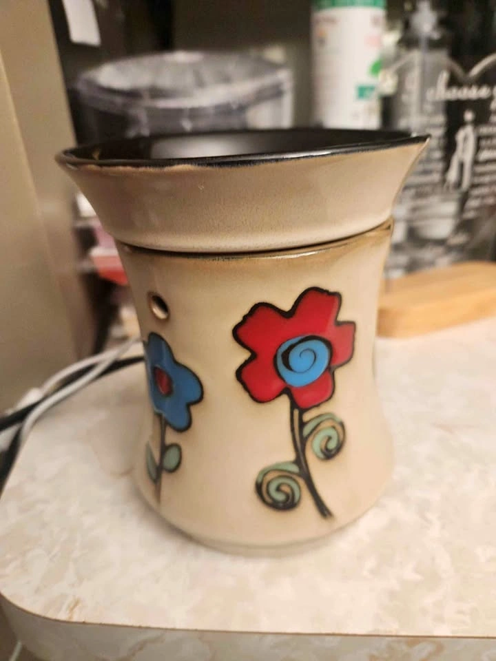 Scentsy Electric Wax Warmer Floral Design