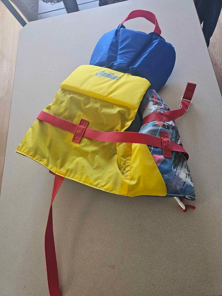 Marvel Avengers Child Life Vest 30-60lbs - Life Jacket - photo 4