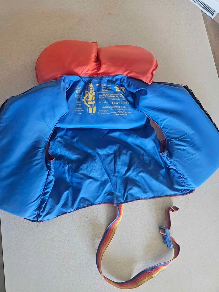 Child Life Vest - life jacket 30-60 lbs - photo 3