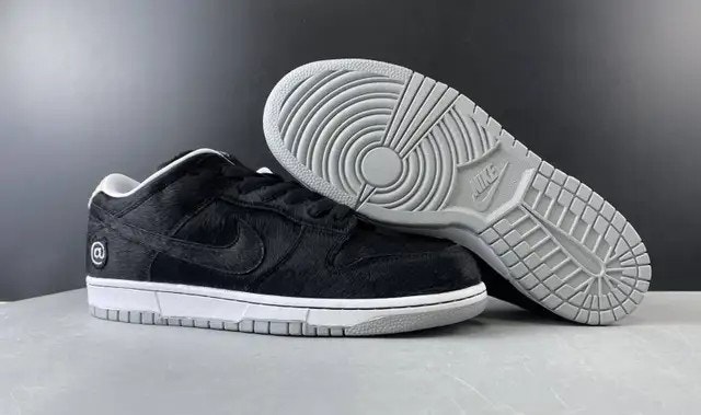 Nike SB Dunk Low Medicom Toy (2020) - US 9 DS