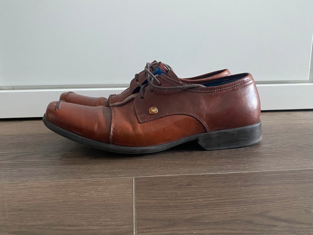 GENTLY USED Ben Sherman Tan Leather Dress Shoes - Size 9