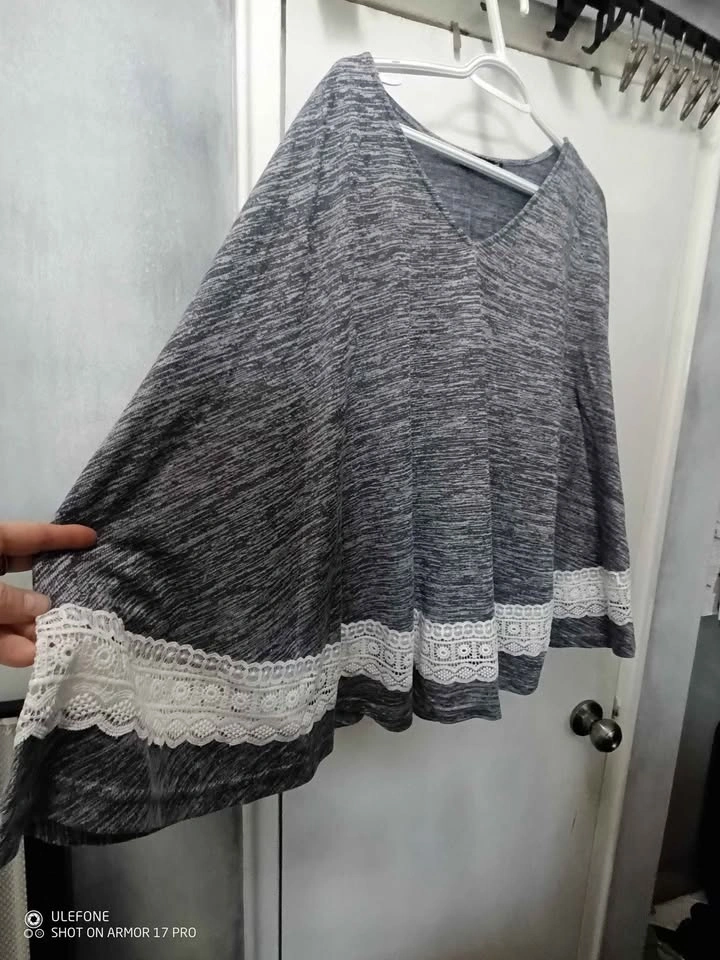 Grey V-Neck Top with White Lace Trim - photo 2