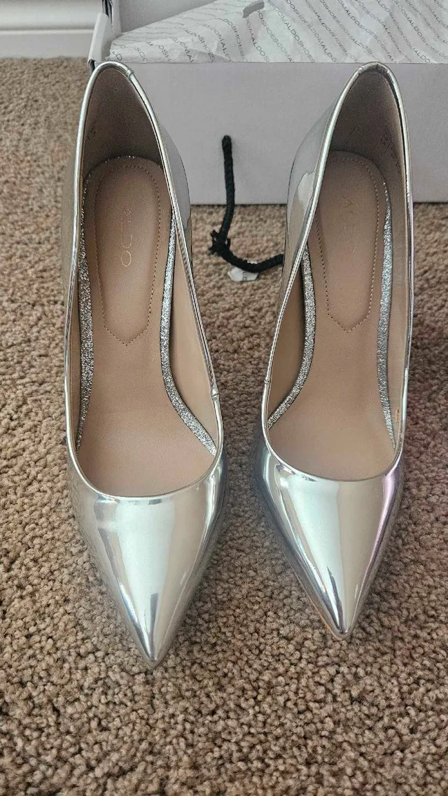 Metalic silver or pink shoes image indicator(2)