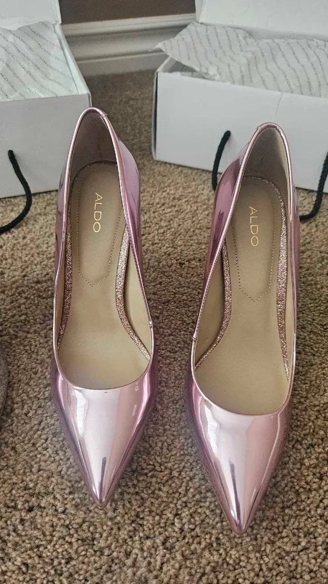 Metalic silver or pink shoes image indicator(3)