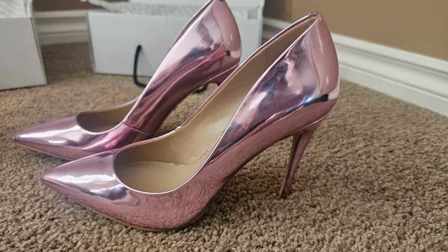 Metalic silver or pink shoes image indicator(4)
