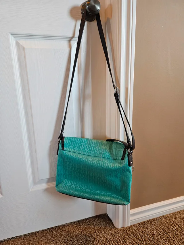 Tommy Hilfiger bag image indicator(2)