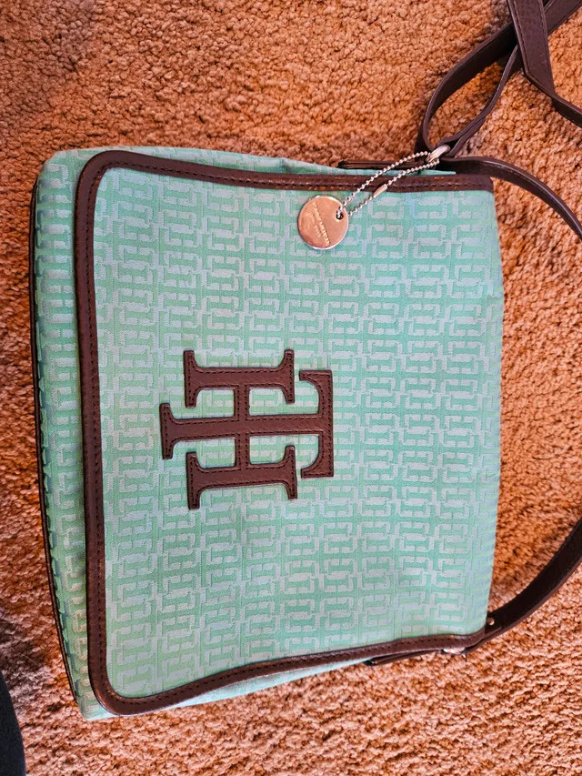 Tommy Hilfiger bag image indicator(3)