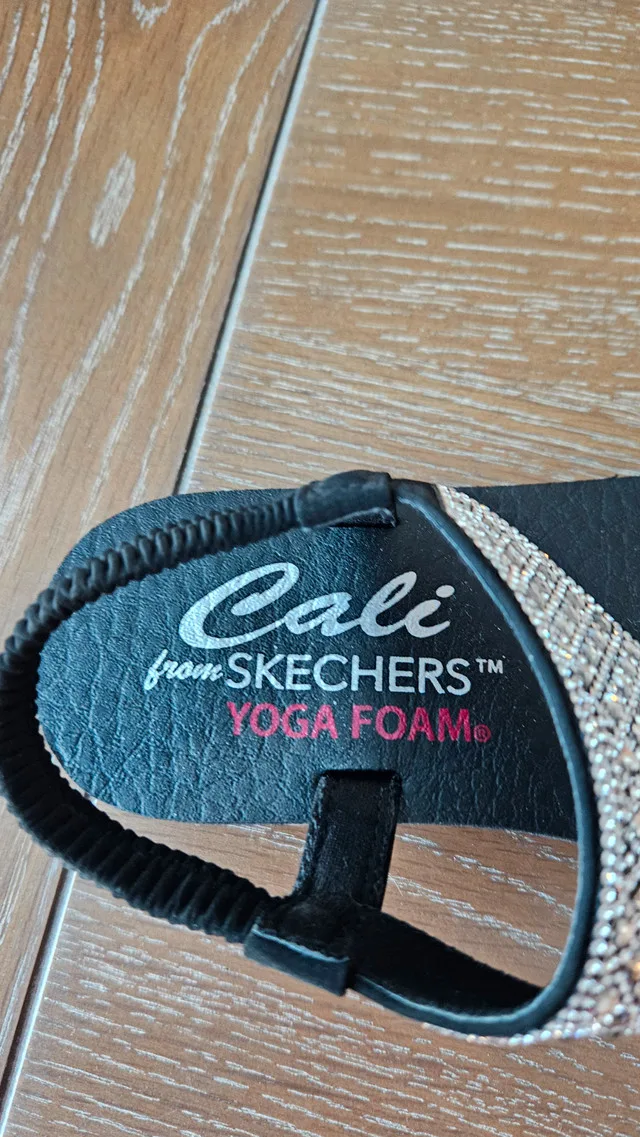 Skechers Cali Yoga Foam Sandals image indicator(2)