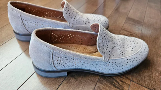 Clarks Loafers Women Size 6.5 image indicator(2)