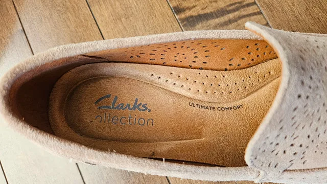 Clarks Loafers Women Size 6.5 image indicator(3)