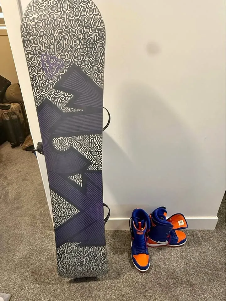 Snowboard / dark star size 12