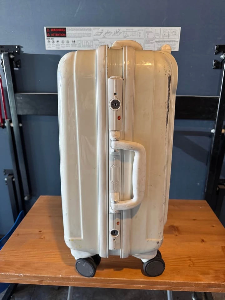 20” Hard Shell Carry-On Suitcase with Key Lock - photo 2