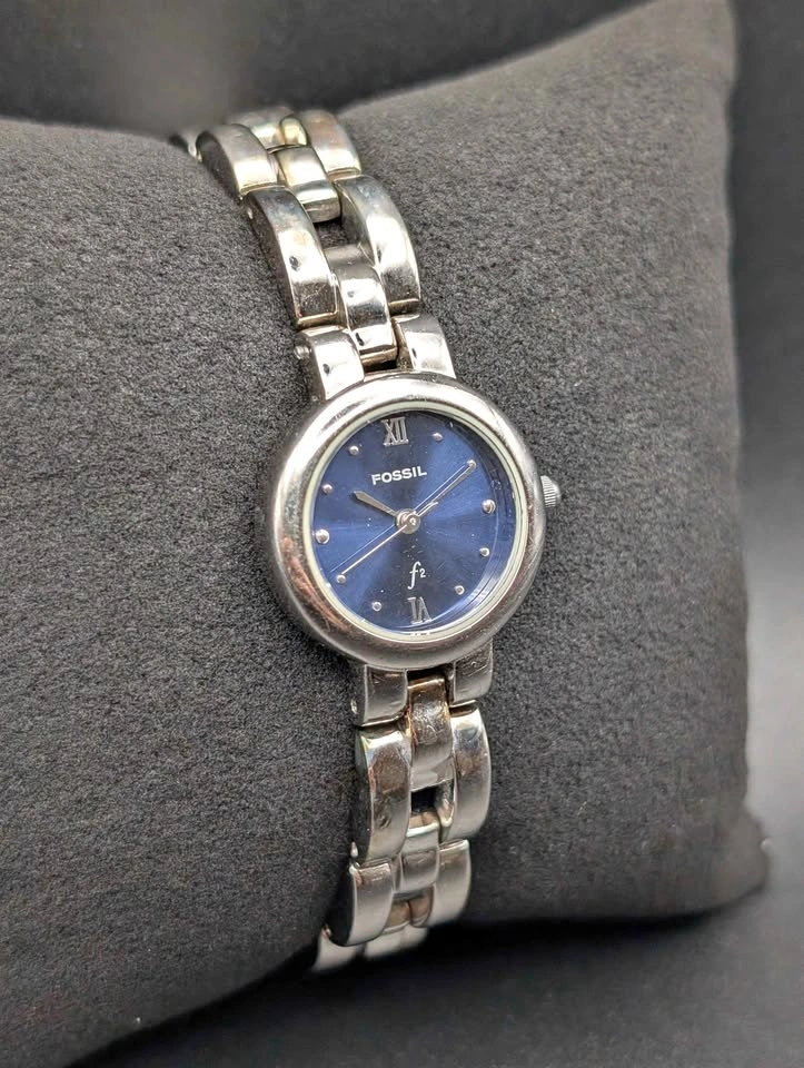 Fossil F2 ES-8860 Women's Watch Silver Tone Blue Dial