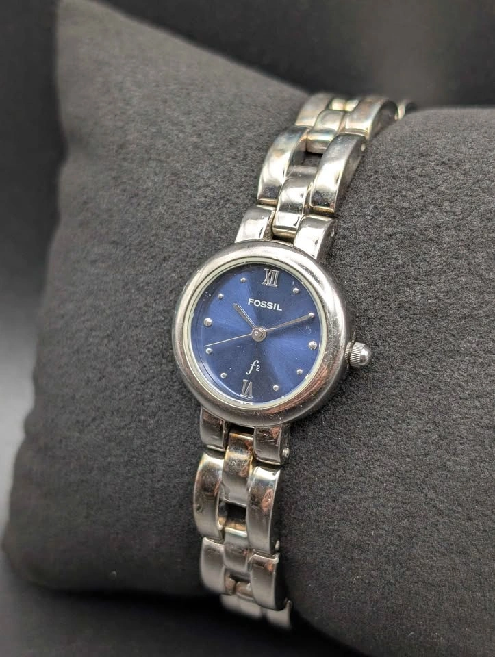 Fossil F2 ES-8860 Women's Watch Silver Tone Blue Dial - photo 2
