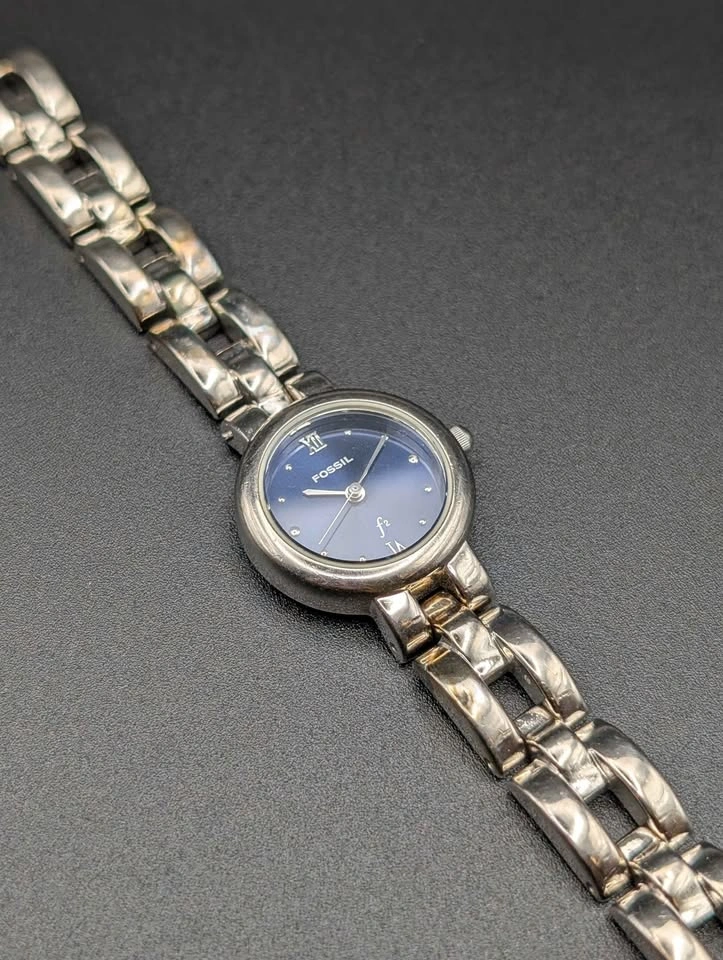 Fossil F2 ES-8860 Women's Watch Silver Tone Blue Dial - photo 5