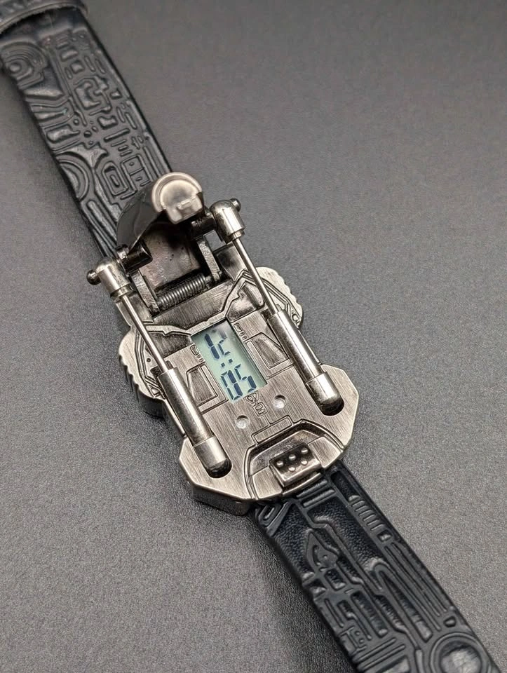 Unique Star Wars Metal Flip-Up Digital Watch Working New Battery - photo 2