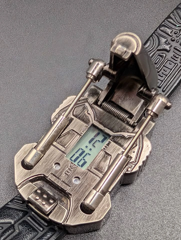 Unique Star Wars Metal Flip-Up Digital Watch Working New Battery - photo 4