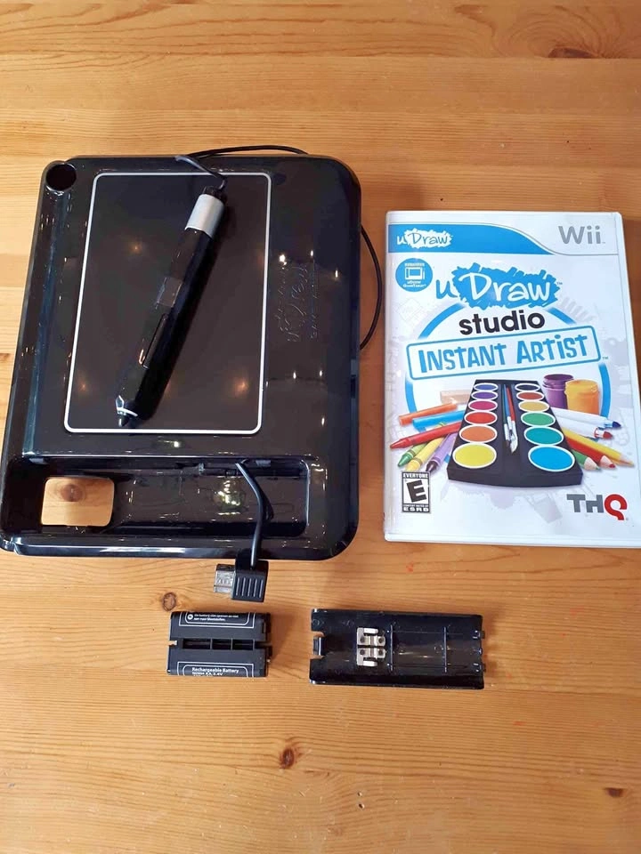 Wii UDraw Studio Instant Artist w/ Tablet & Extra Battery!