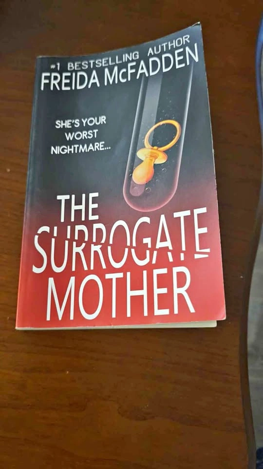Freida McFadden - The Surrogate Mother