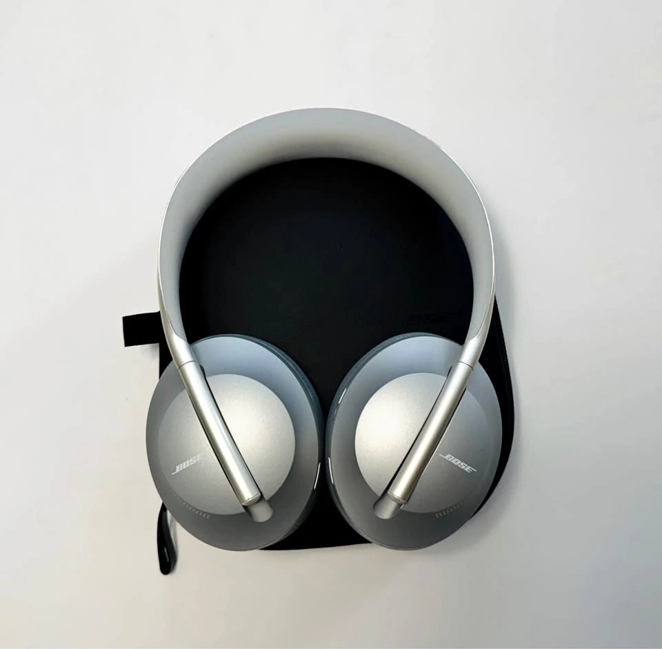 Bose Noise Cancelling Headphones 700 - Silver