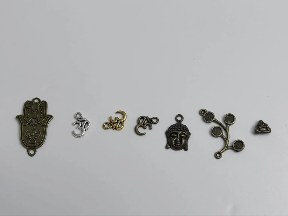 TAKE ALL! Bundle of Ring holders, beads, charms/pendants - photo 3