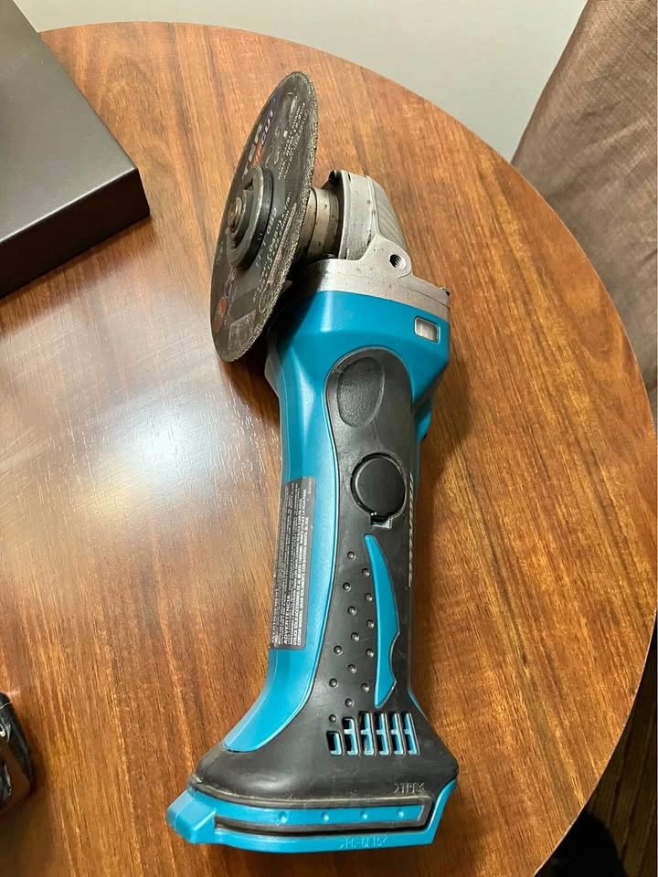 Makita Grinder (Very Good Condition)