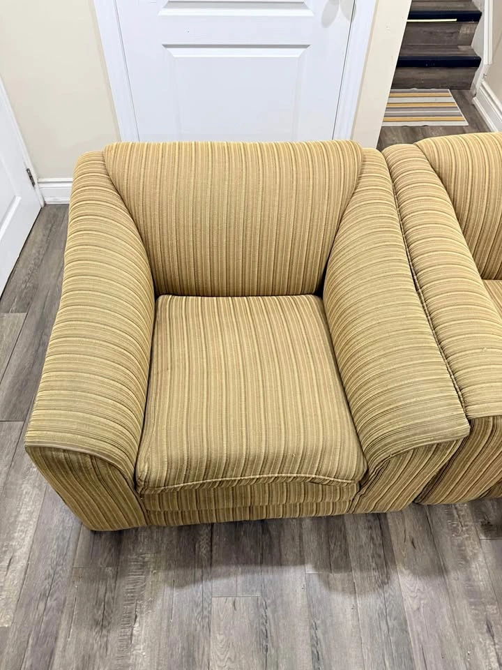 2 single sofas in very good condition