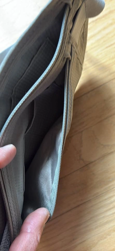 Slim Travel Waist Pouch for Passports & Cards - RFID Blocker - photo 4