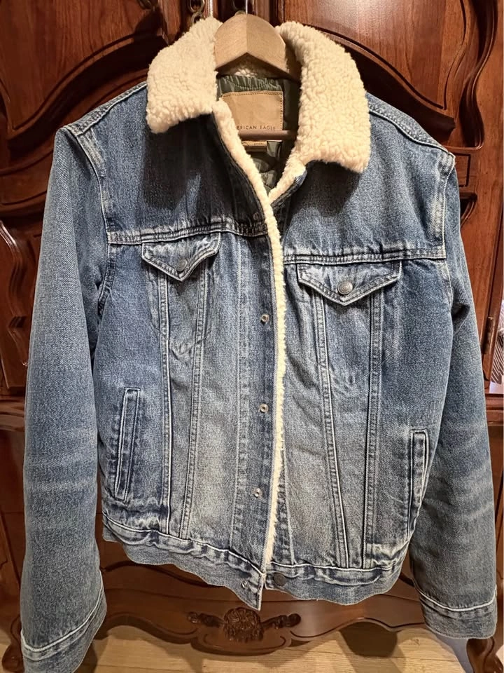 Sherpa Lined Denim Trucker Jacket - American Eagle - Size S - photo 2