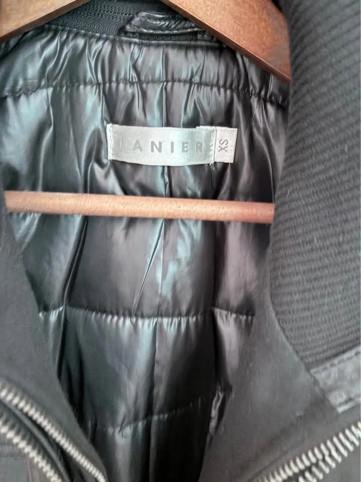 Danier Men's Leather Jacket w/ Insulation & Insert XS - photo 3