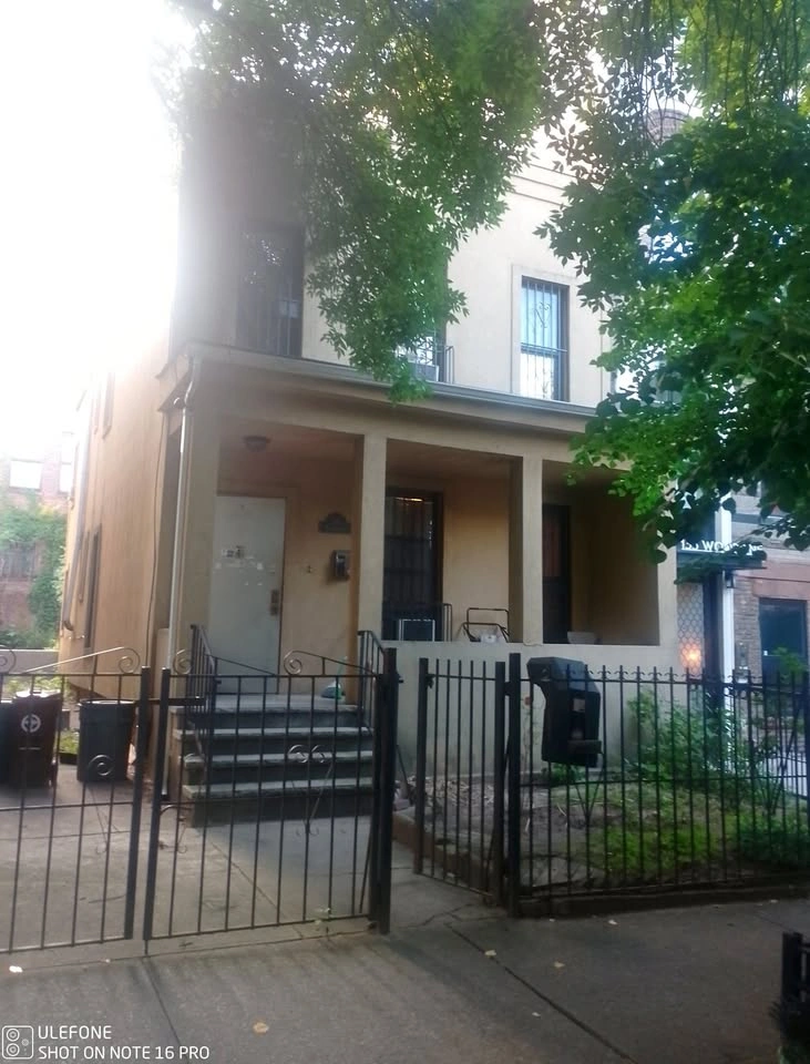 4 Beds 1 Bath Apartment