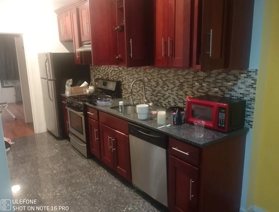 4 Beds 1 Bath Apartment - photo 3