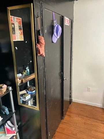 4 Beds 1 Bath Apartment - photo 4