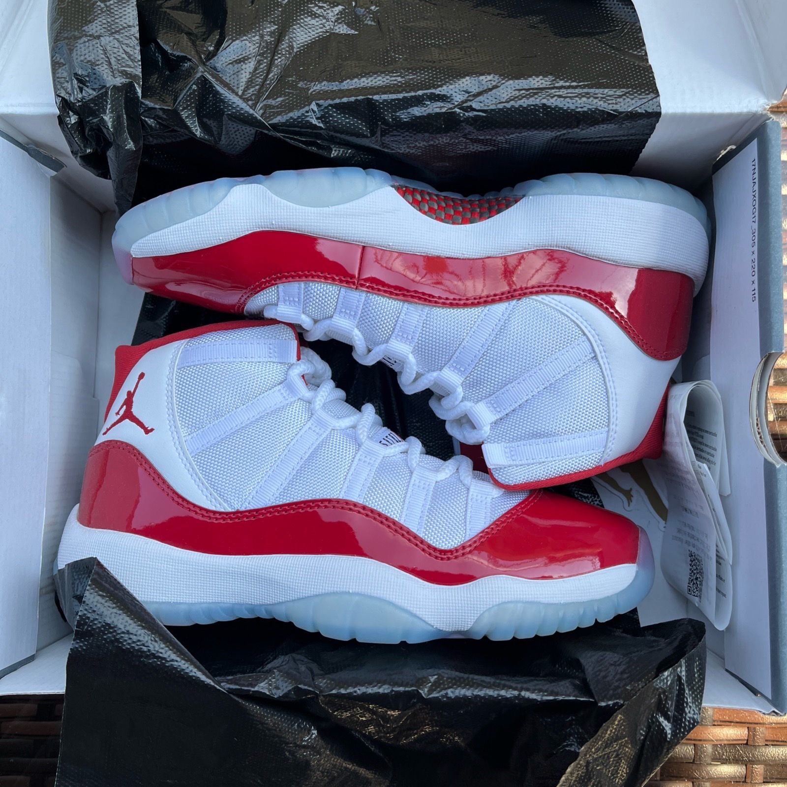 AIR JORDAN 11 RETRO (GS) Cherry size 6Y
