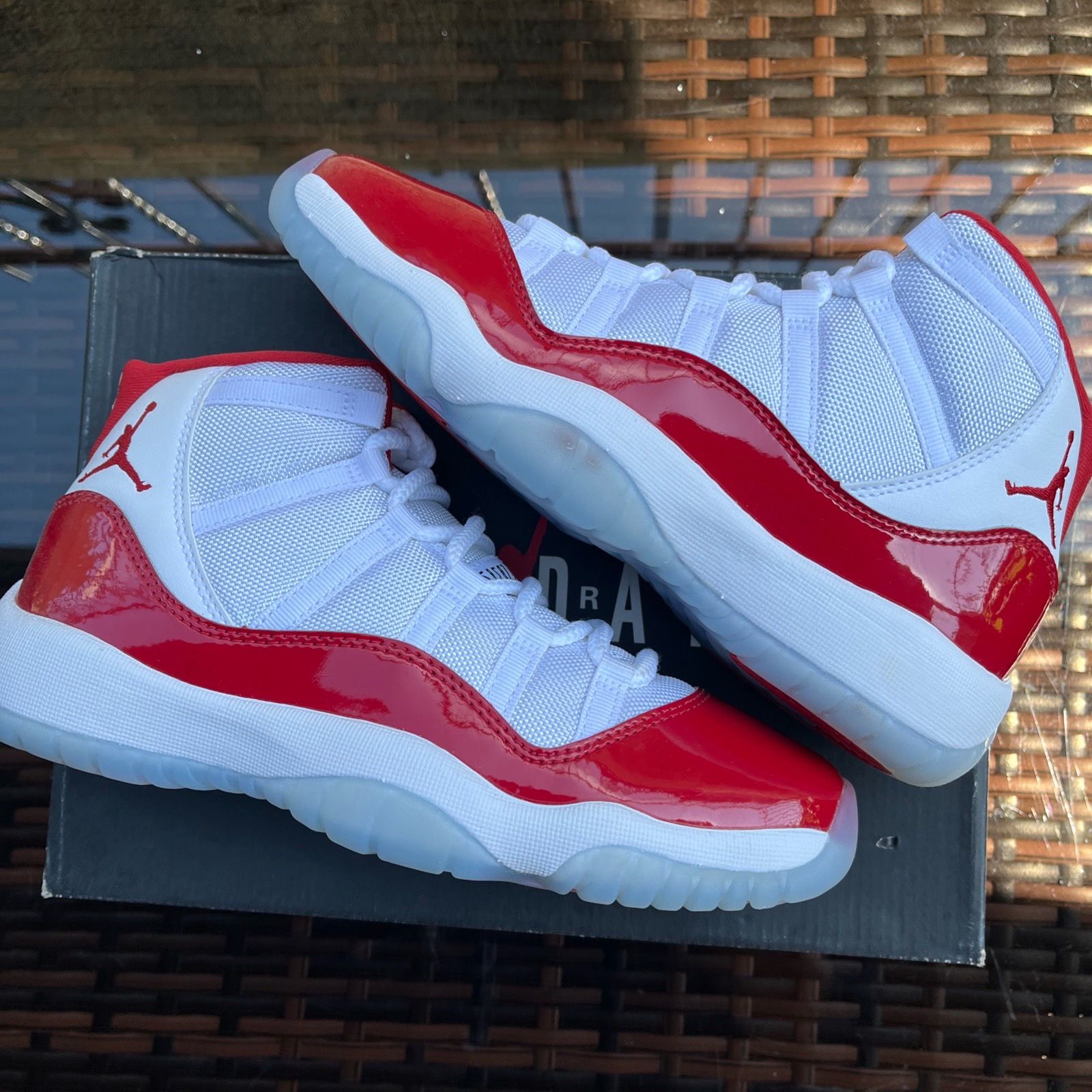 AIR JORDAN 11 RETRO (GS) Cherry size 6Y - photo 2
