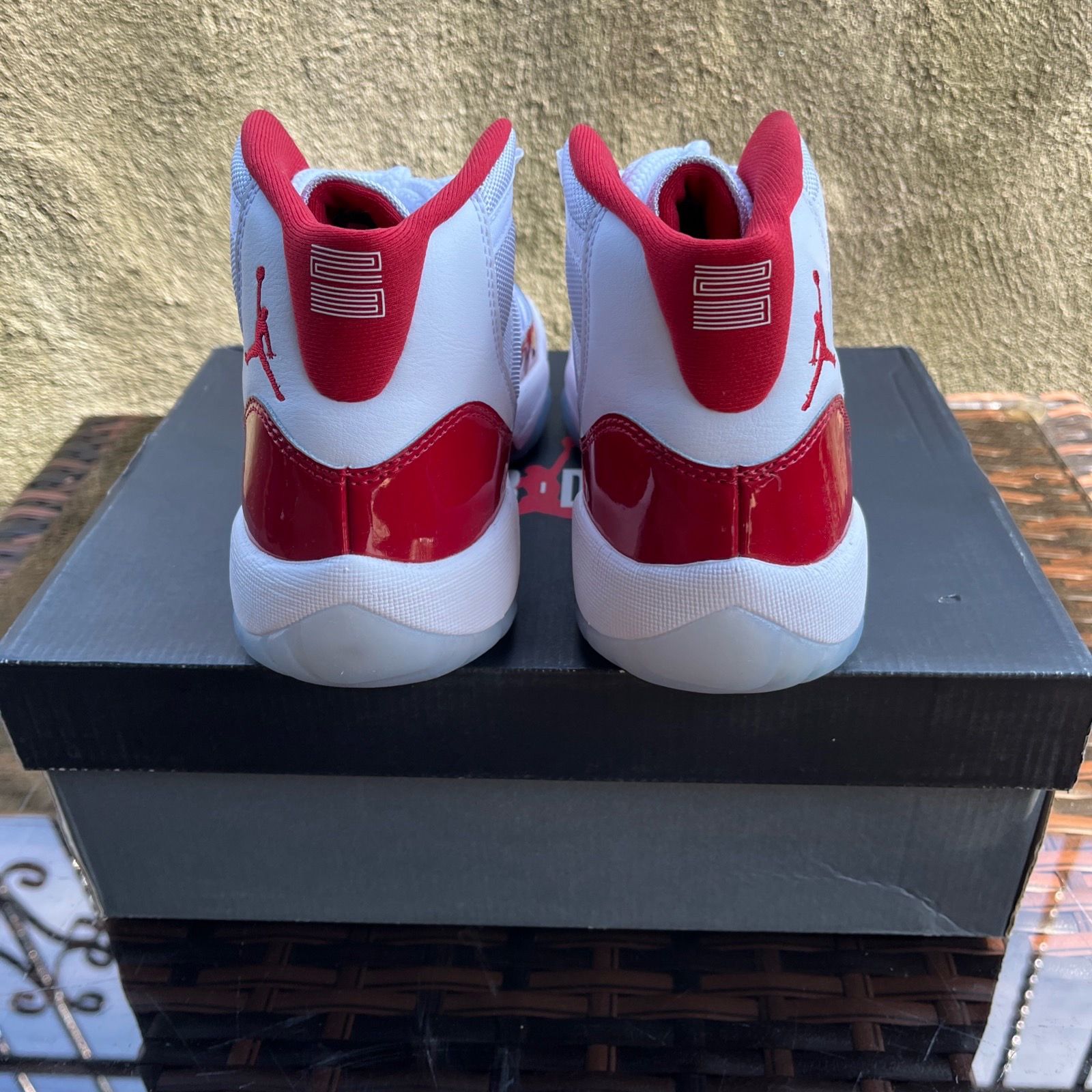 AIR JORDAN 11 RETRO (GS) Cherry size 6Y - photo 4