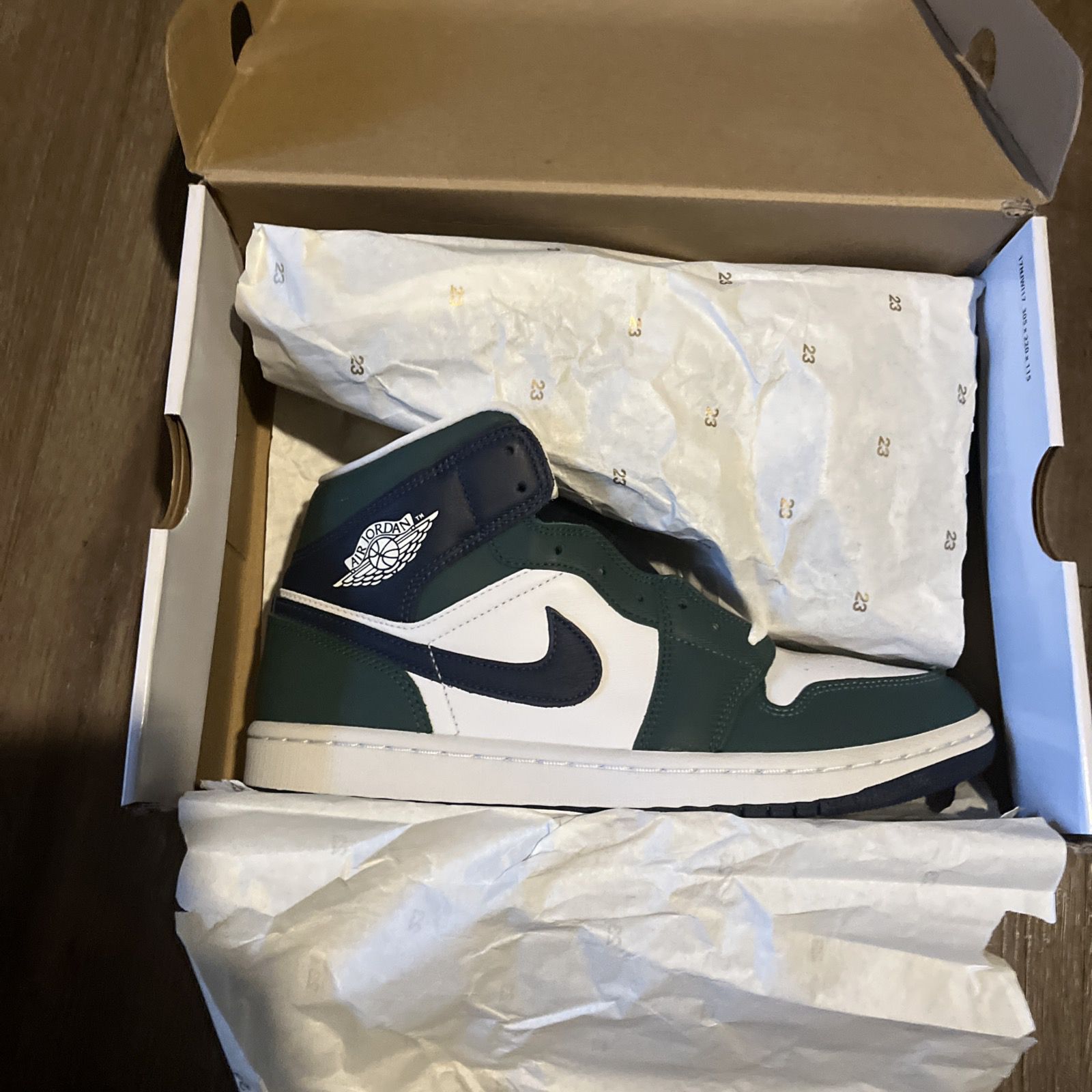 Jordan 1 Mid SE Seahawks White Green Sneakers DZ5326-300 - photo 3