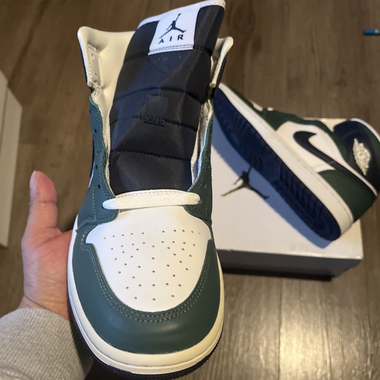 Jordan 1 Mid SE Seahawks White Green Sneakers DZ5326-300 - photo 5