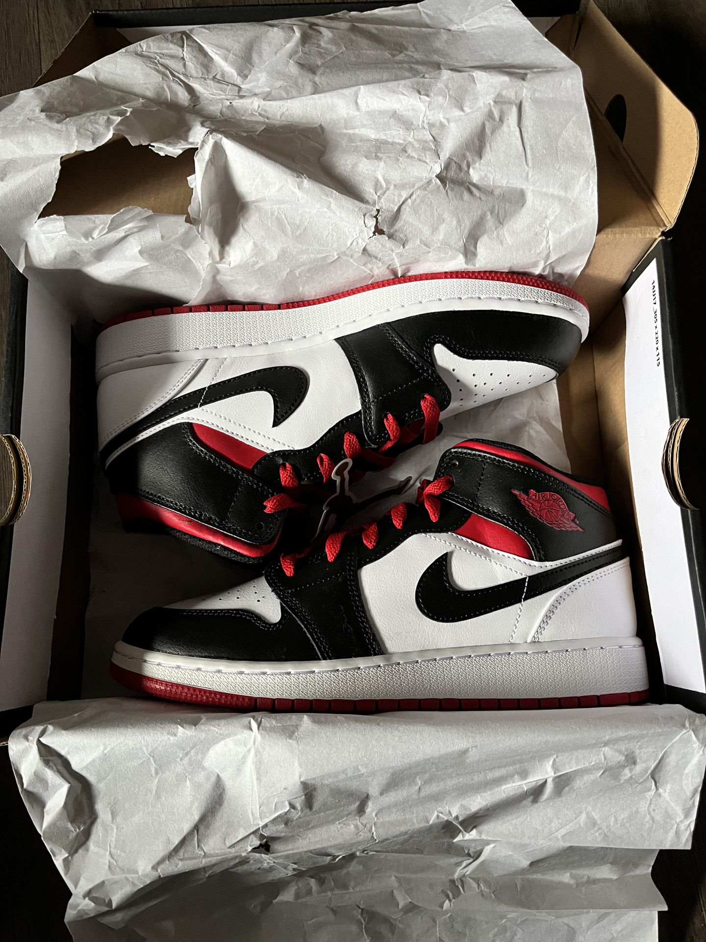 Nike Air Jordan 1 Mid GS Size 7Y Black Toe - photo 3